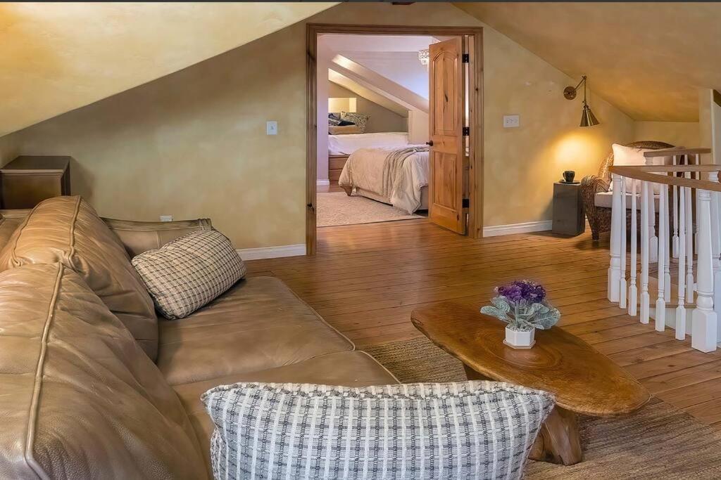 European Style Straw Bale Retreat Villa Ashland Exterior photo